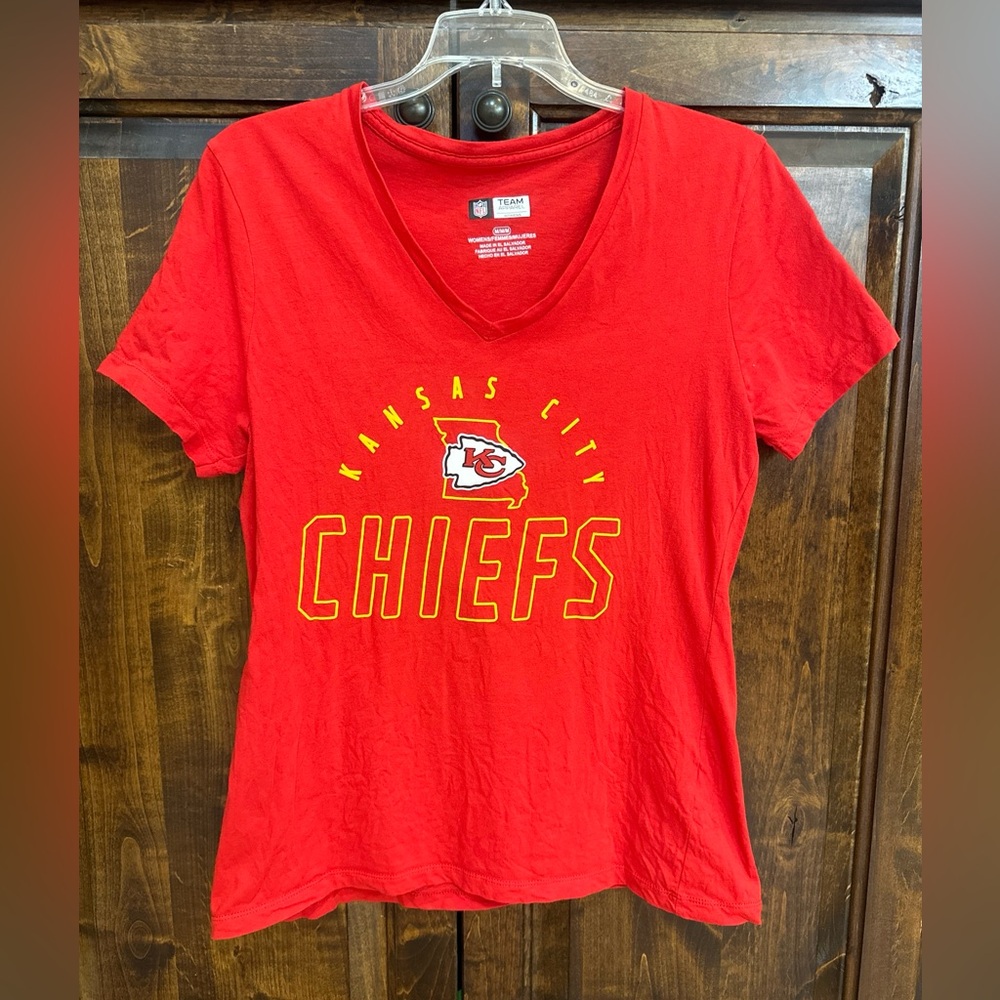 NFL Team Apparel Kansas City Chiefs Women’s  Junior Red V Neck Tee Medium